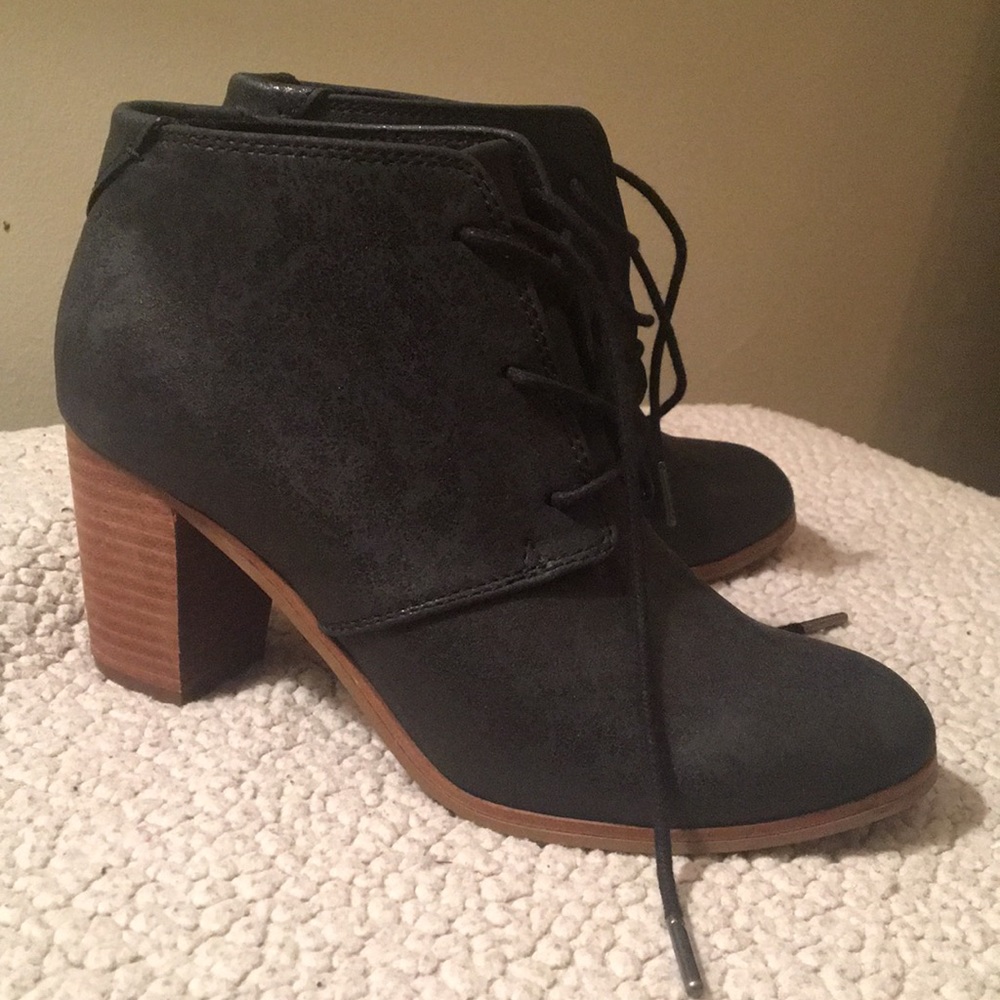 TOMS lace up heel * perfect condition!